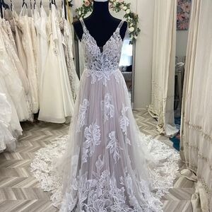 Elegant Lace Bridal Gown